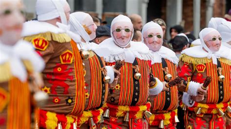 gilles de binche|Gilles (carnaval)